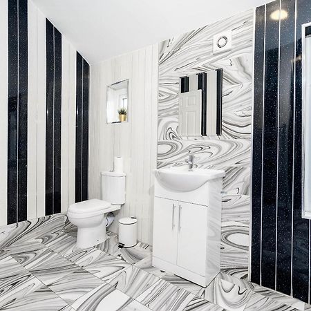 Five Bedroom Townhouse - Near City Centre - Edgbaston - On Street Parking - Wifi - Netflix - 974P Birmingham Exteriér fotografie