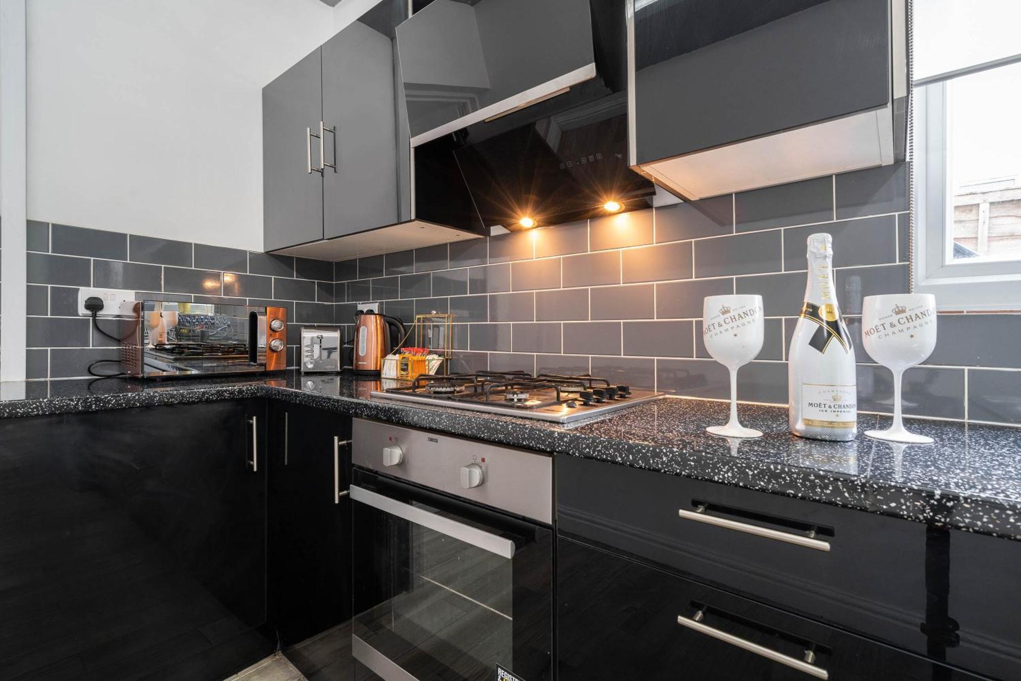 Five Bedroom Townhouse - Near City Centre - Edgbaston - On Street Parking - Wifi - Netflix - 974P Birmingham Exteriér fotografie