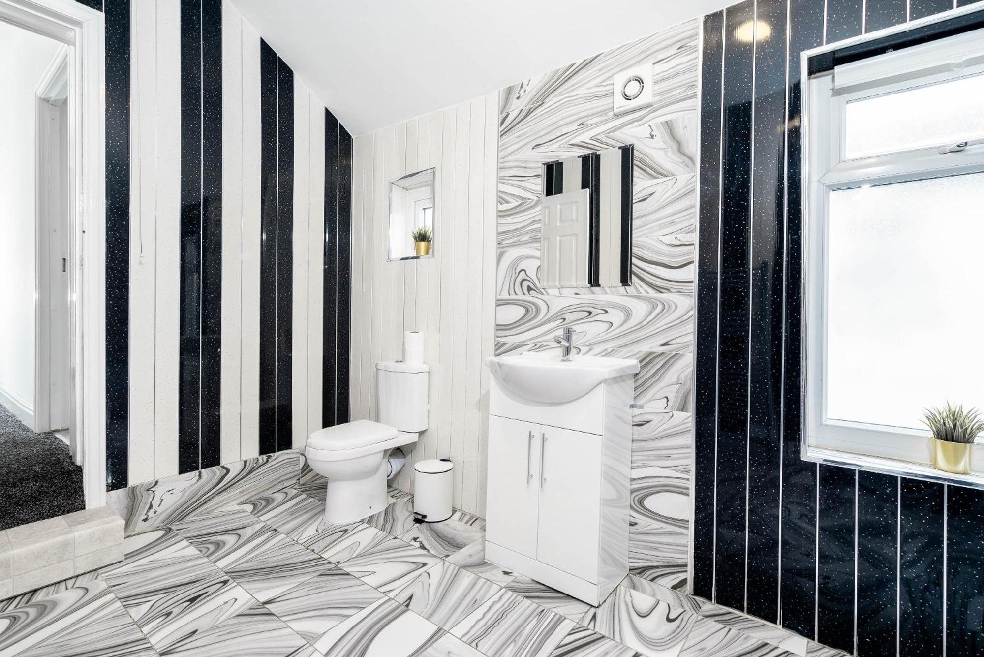 Five Bedroom Townhouse - Near City Centre - Edgbaston - On Street Parking - Wifi - Netflix - 974P Birmingham Exteriér fotografie